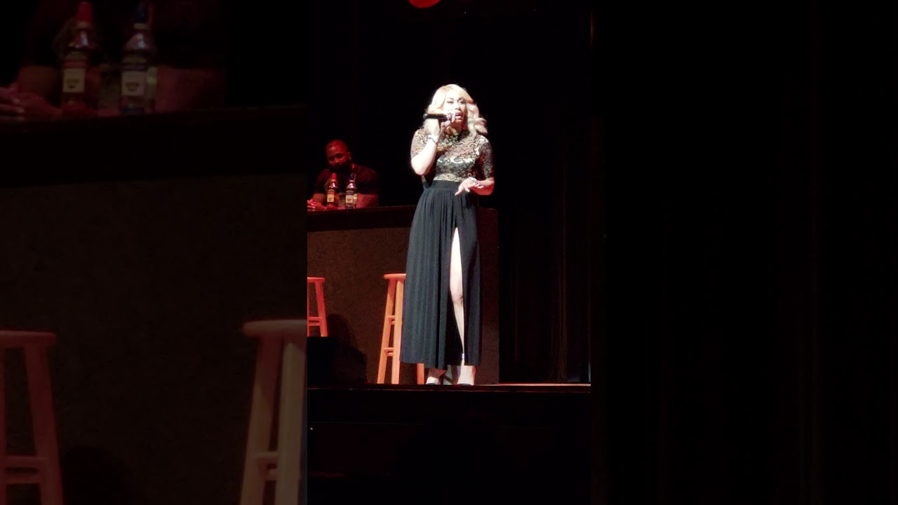 Keke Wyatt sings her face off!