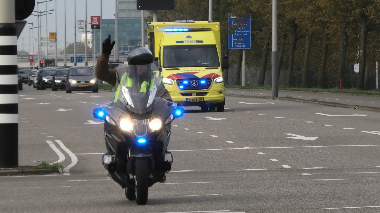 Onopvallende motor! Team Verkeer/ -Motorbegeleiding begeleidt Specialty Care Ambulance 13-162