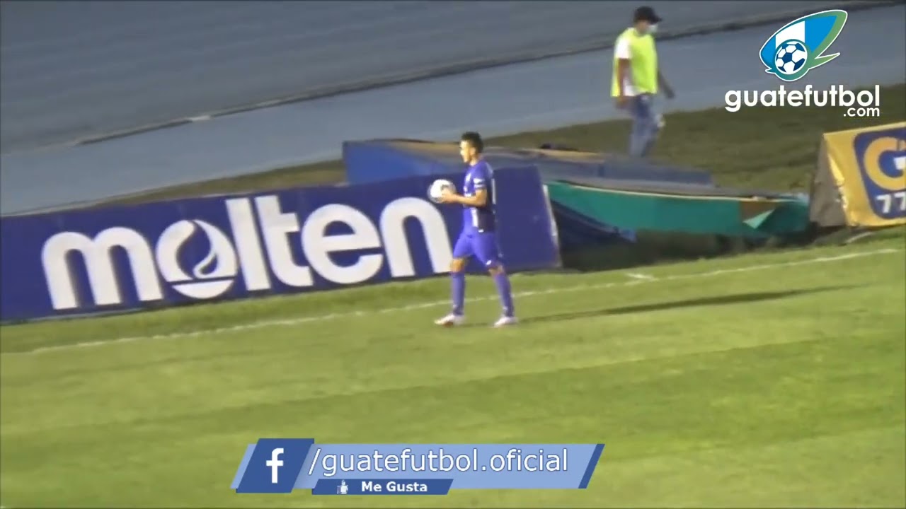 El recibimiento hostil de la afici&oacute;n de Comunicaciones a &Oacute;scar Santis