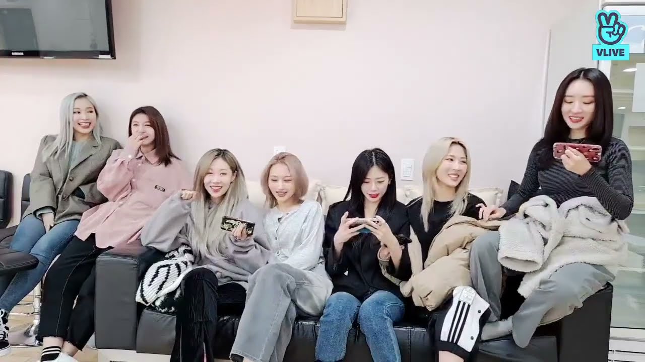 (ENG) 210306 Are you enjoying your weekend 😍 (Group Vlive)