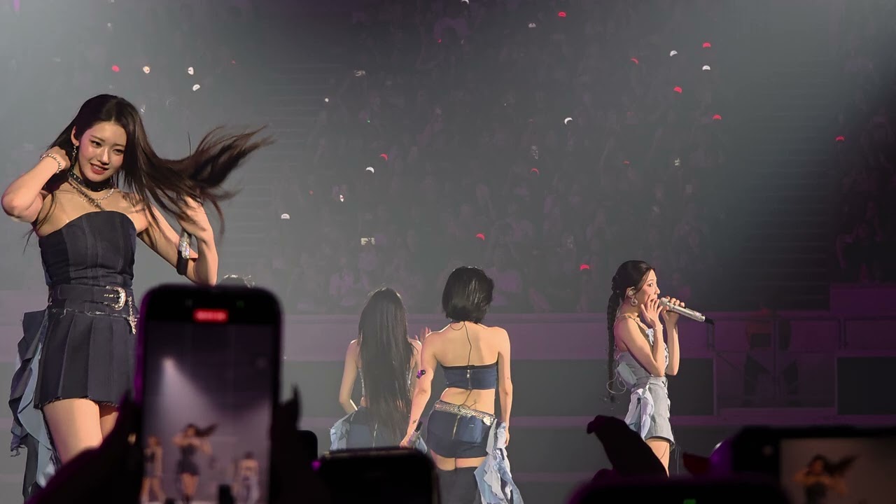 BABYMONSTER - Forever (OT6 Ver No Rami) Live Hello Monsters Asia Concert Singapore 250517 Fancam