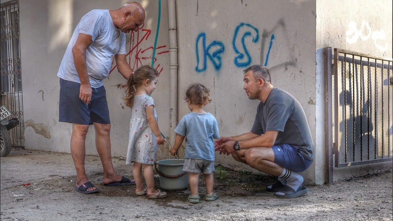 Çocuklarla Ağaç Sulama Etkinliği 