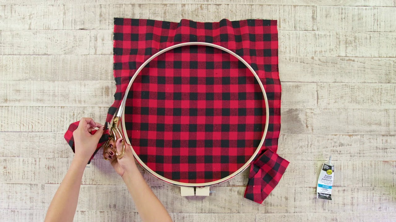 DIY Embroidery Hoop Christmas Wreath
