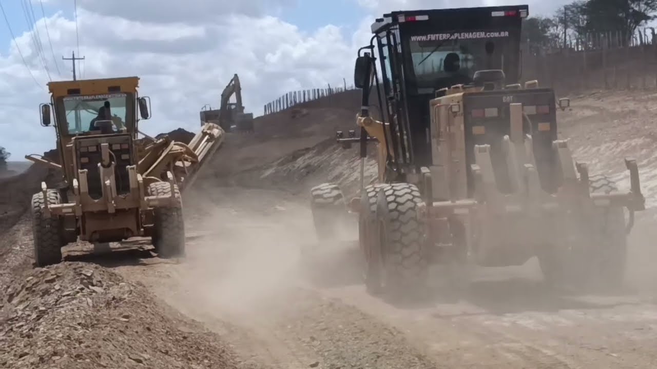 Motoniveladora cat 140k limpeza rampa 