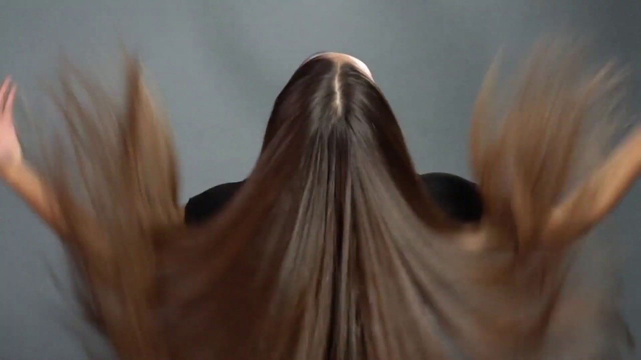 IGK Hair - How to eliminate frizz with Crybaby Anti-Frizz Smoothing Serum