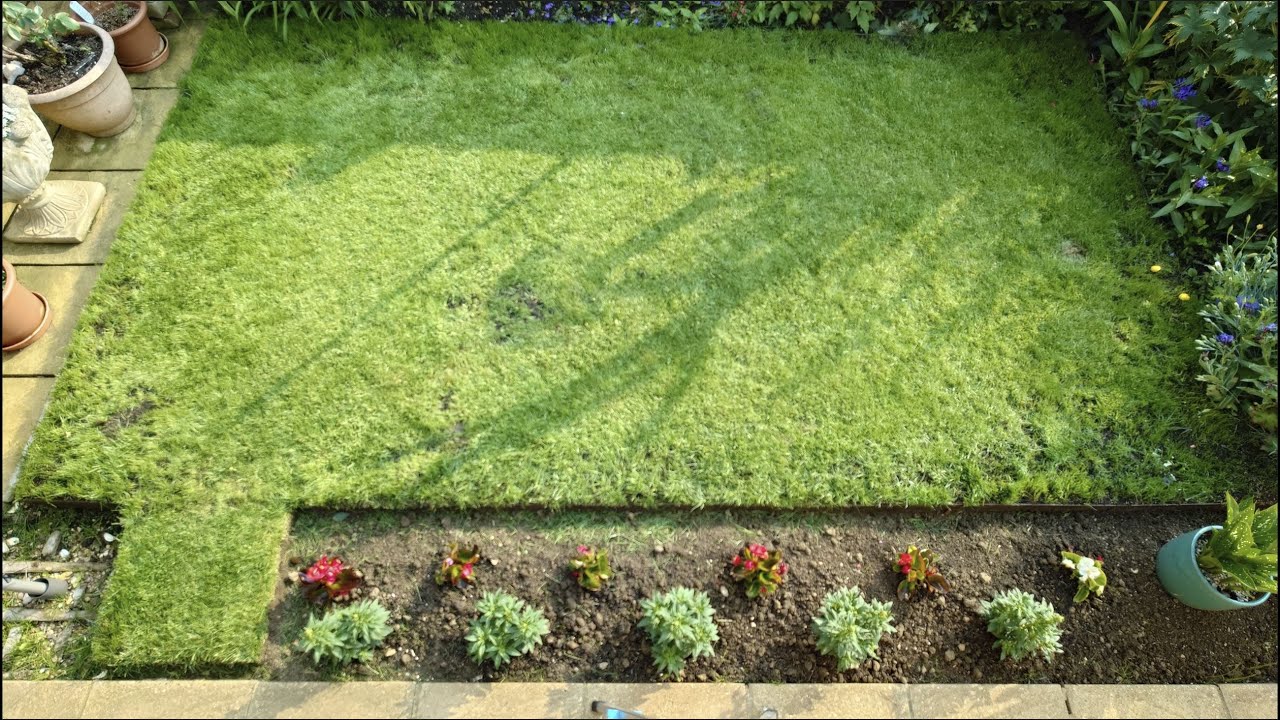 160-2. How to - Install EverEdge Rolltop Classic Steel Garden Edging - Make good the Lawn