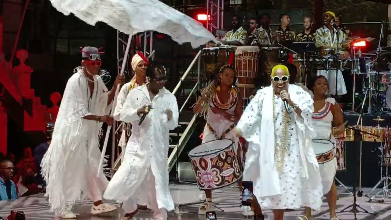 CORTEJO AFRO NA FESTA DOS 40 ANOS AXÉ MUSIC