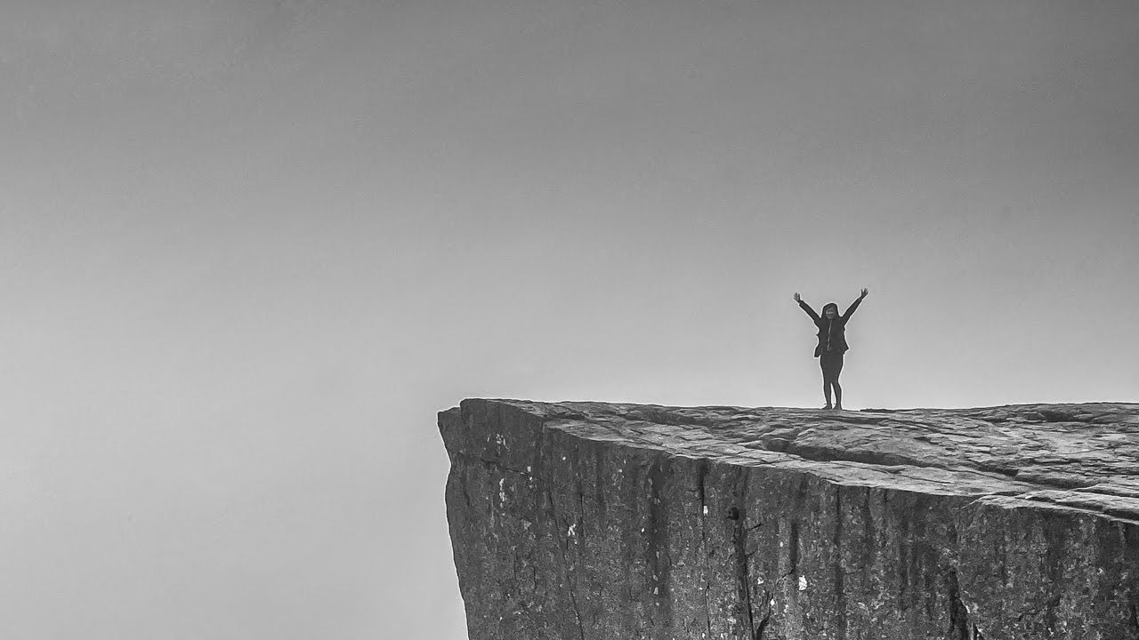 [4K] 🇳🇴 Into the Myst: Rainy and Foggy Hiking at Preikestolen, Norway