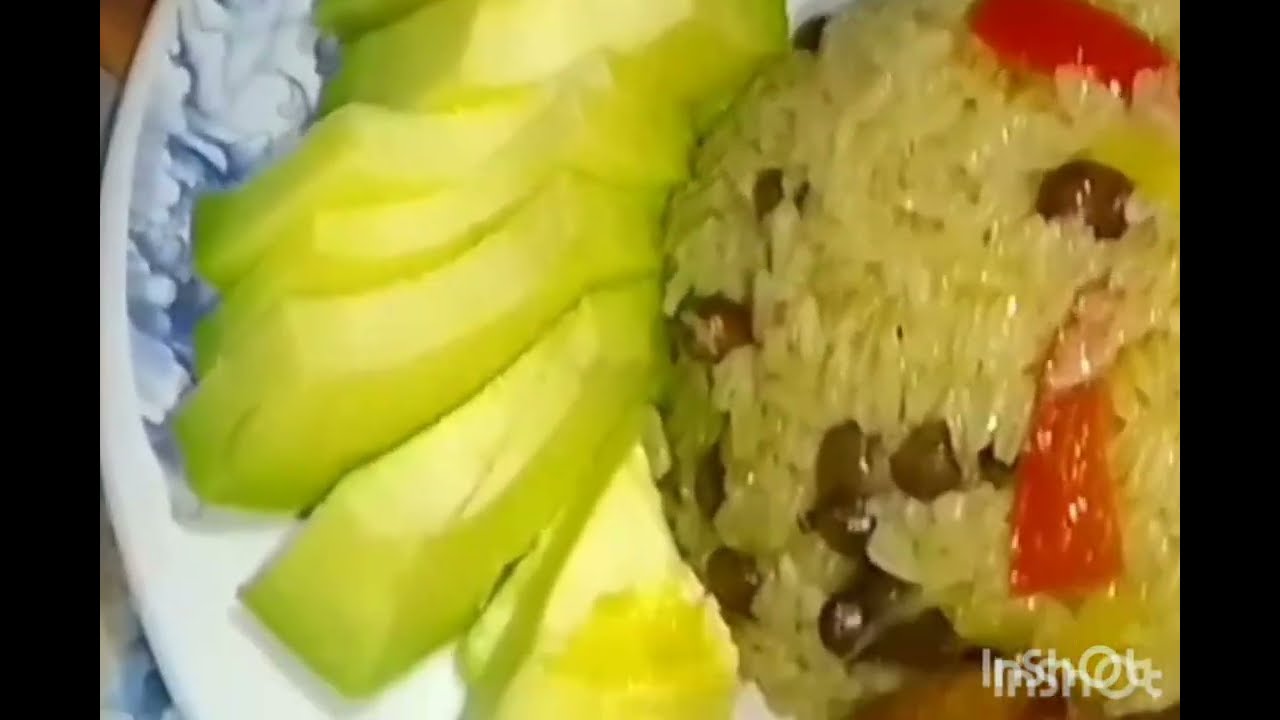 Moro de guandules con pollo horneado