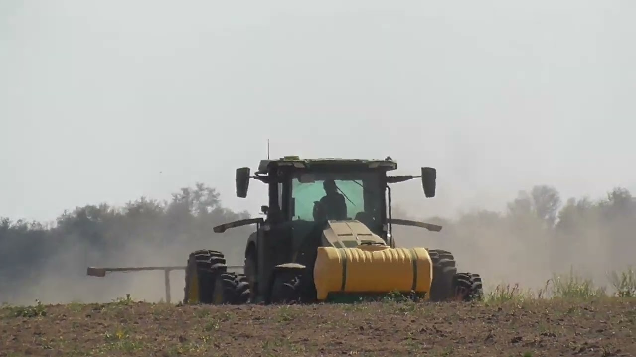 JOHN DEERE 8R DISKING WITH CASEIH DISK