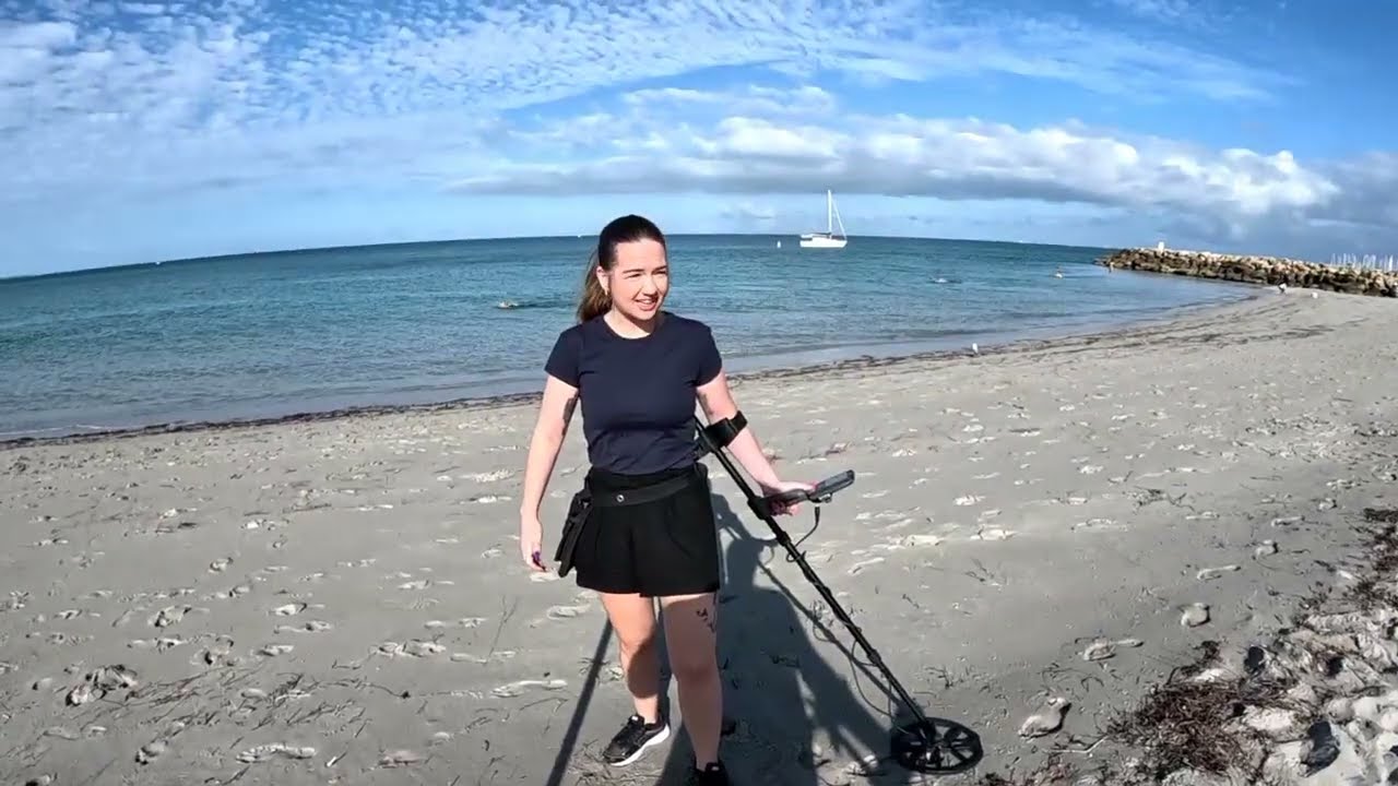 Beach Metal Detecting, Welcomed Back With RINGS! 