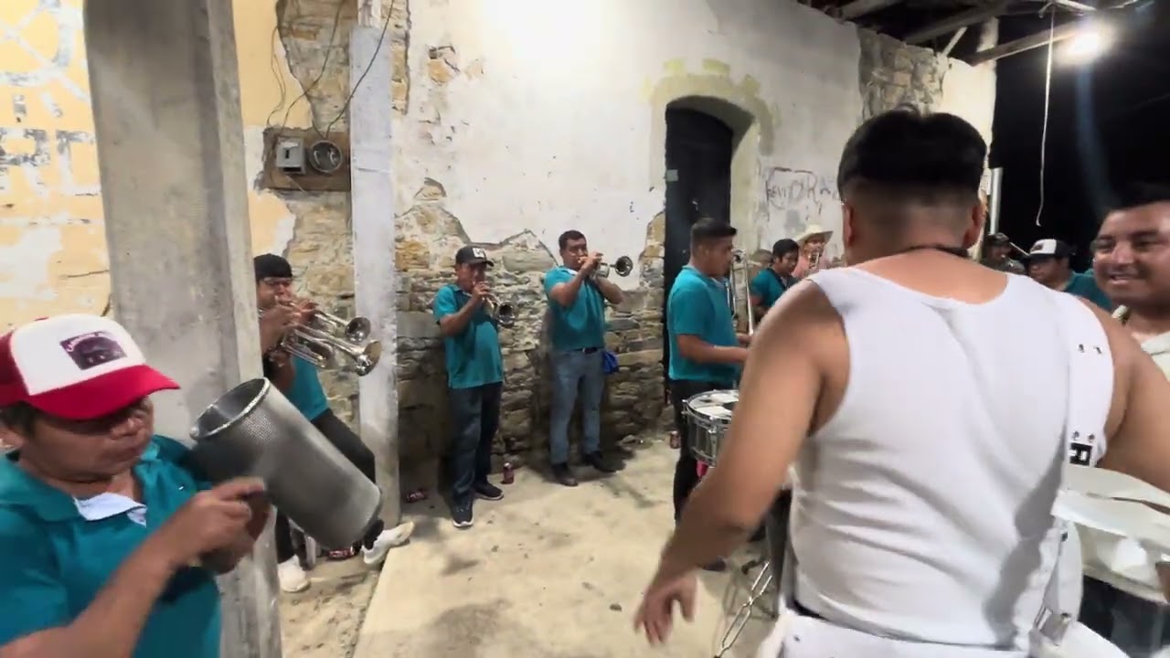 La original banda girasoles tema ::la más bonita:: de Calixto Méndez 
