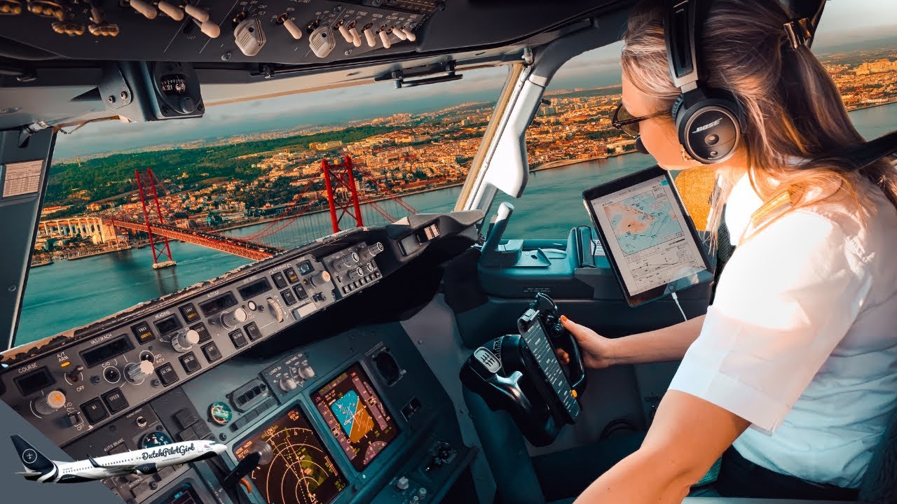 Потрясающая посадка Boeing 737 в аэропорту Лиссабона, Португалия, ВПП 02 | Вид из кабины | Жизнь ...