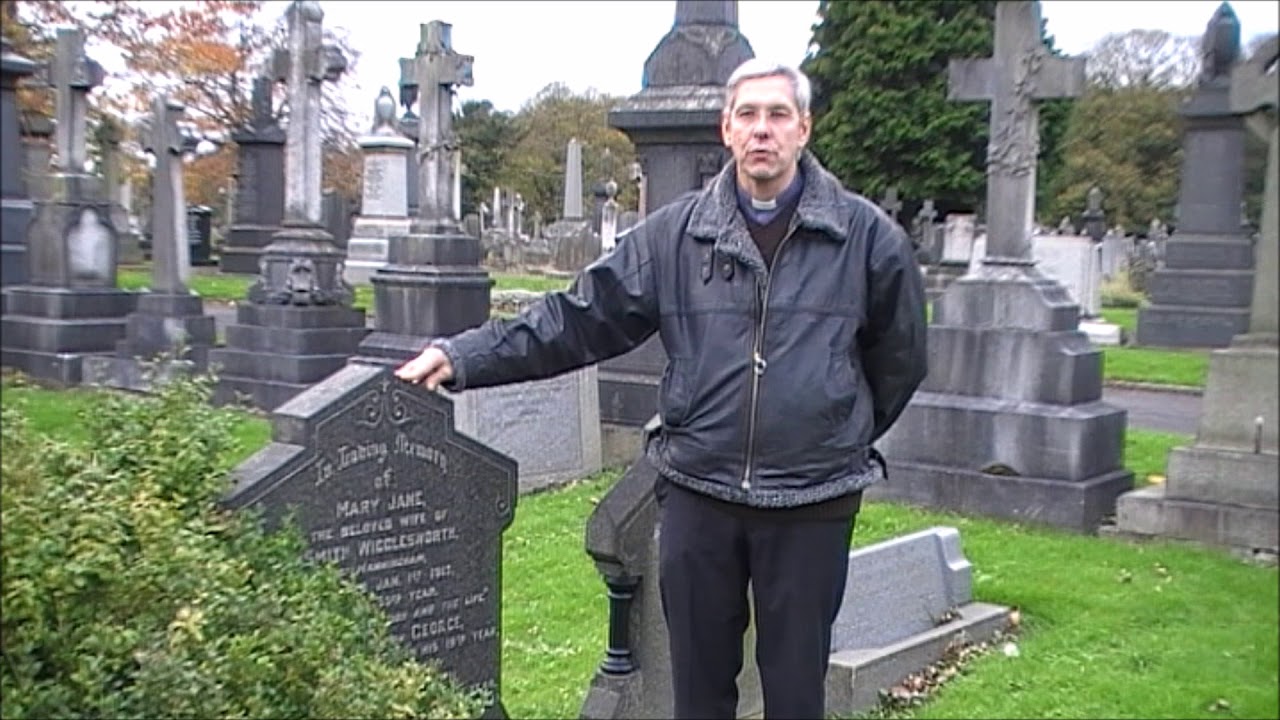SMITH WIGGLWESWORTH'S GRAVESIDE   PASTOR VINCENT H  MANN
