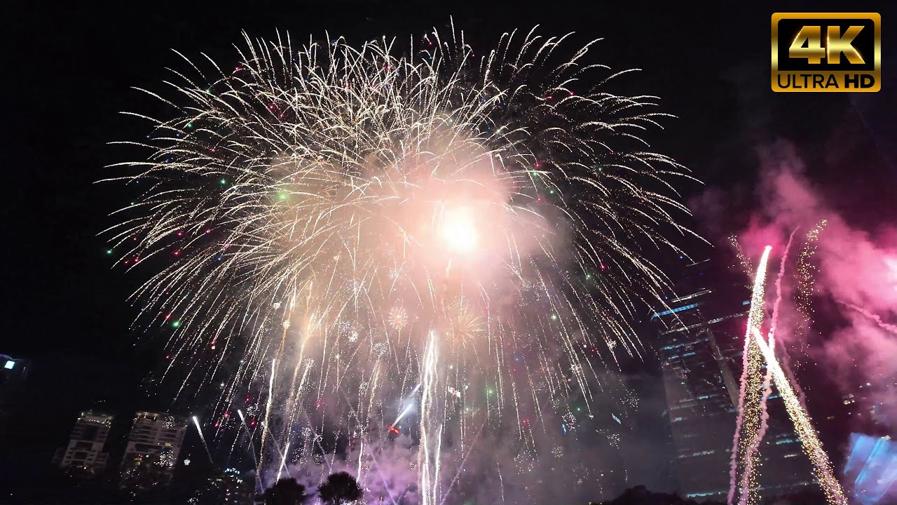 New Year’s Eve 2025 at Petronas Towers 🎆 | Stunning fireworks in Kuala Lumpur