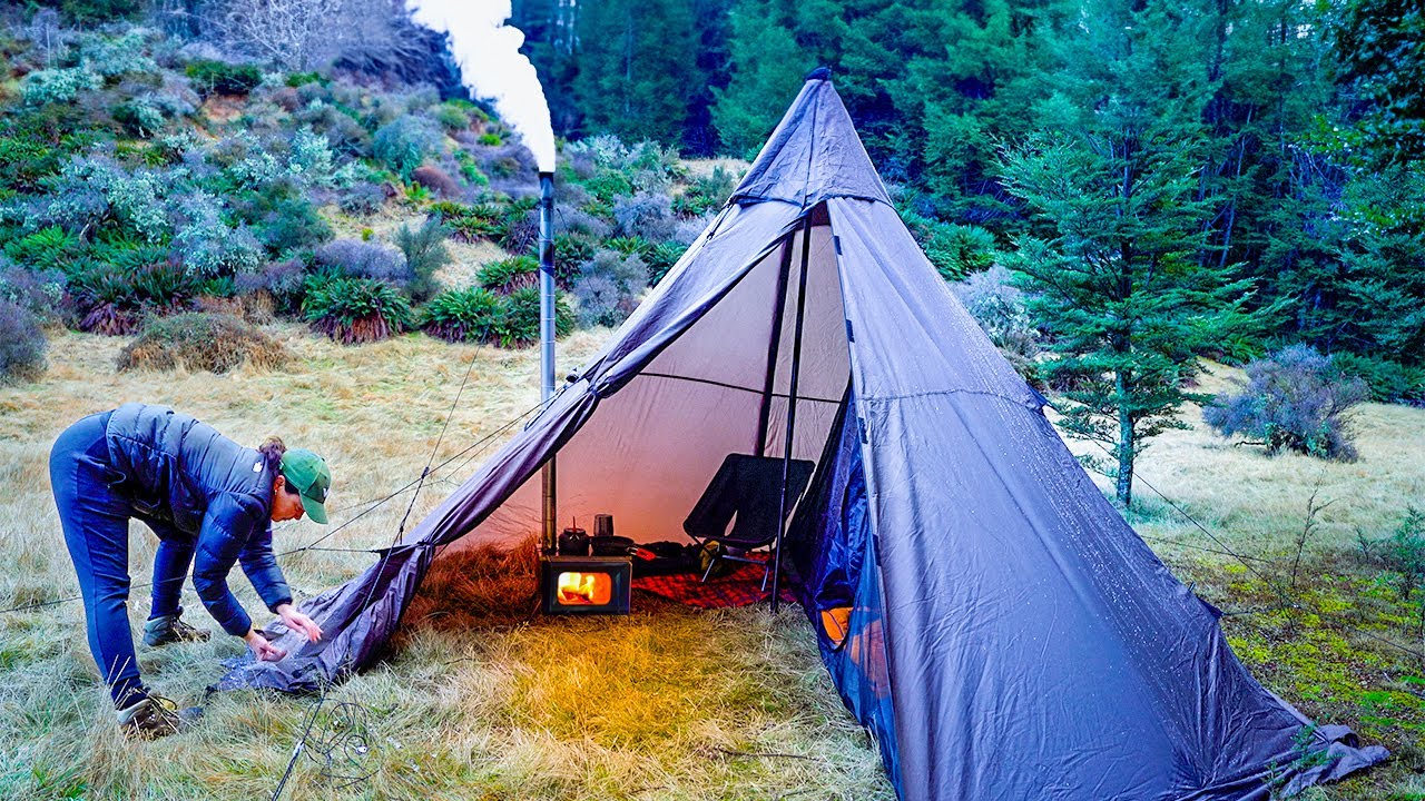 Hot TENT Winter Camping & Wood Stove Cooking - [Pomoly Hussar 2]