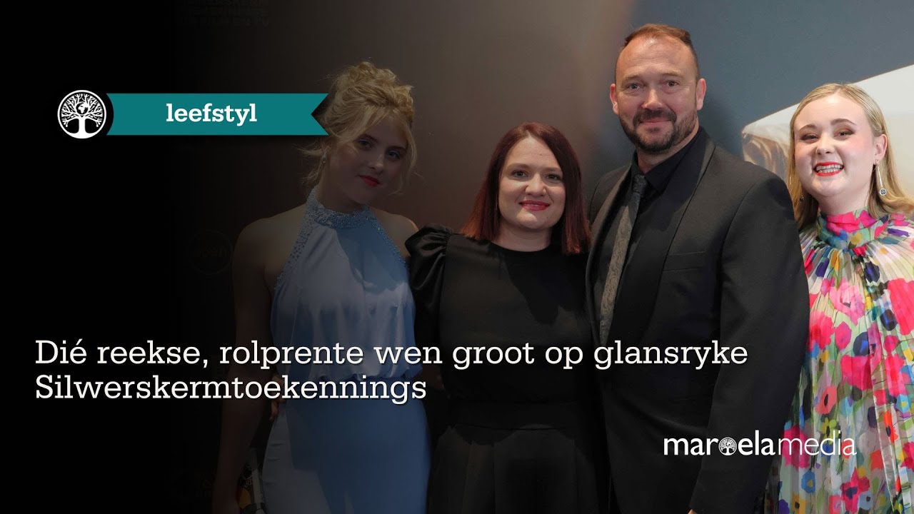 Blou tapyt wemel by glansryke Silwerskermtoekennings