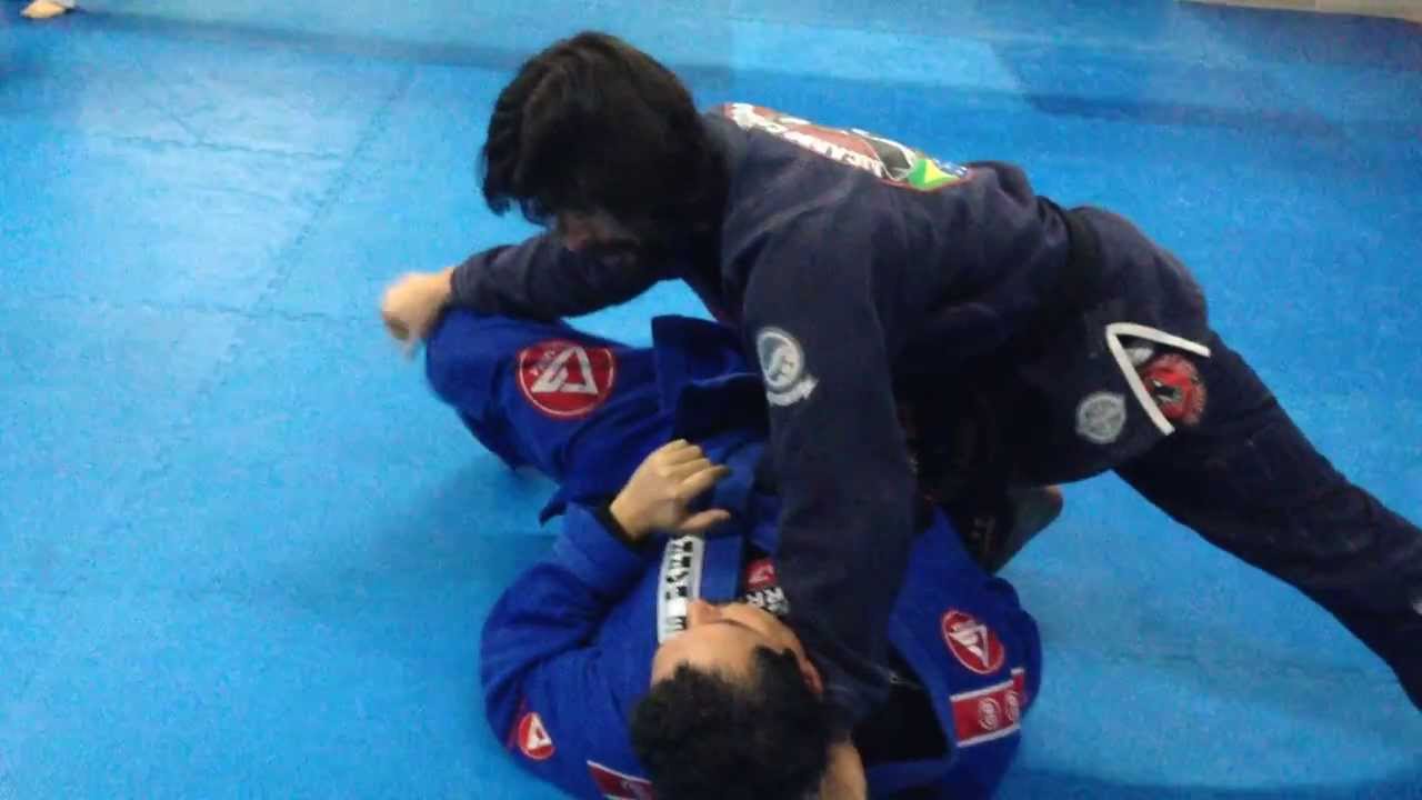 Choke from knee on belly