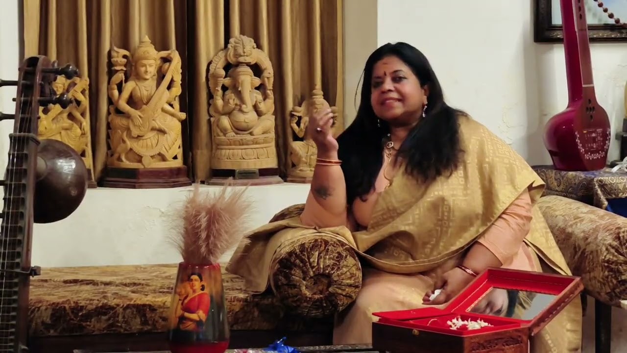 പഴംതമിഴ് പാട്ടിഴയും... ശ്രുതിയിൽ.. | Lakshmi Sreekumar | 🎵 #music #shorts #malayalam 