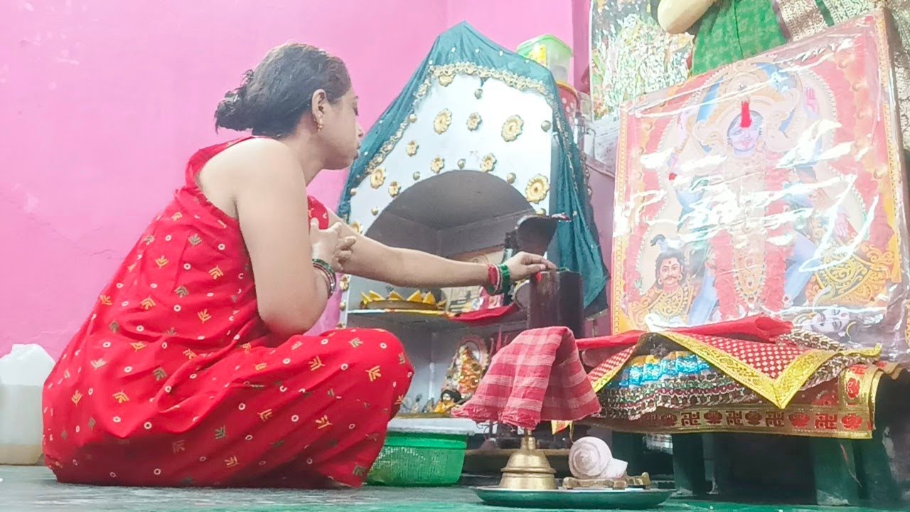 আজ শ্রাবণ মাসে বাবার মাথায় জল ঢাললাম/আজ তোমাদের কাছে অনেক বড় সত্যি লুকিয়ে রাখলাম
