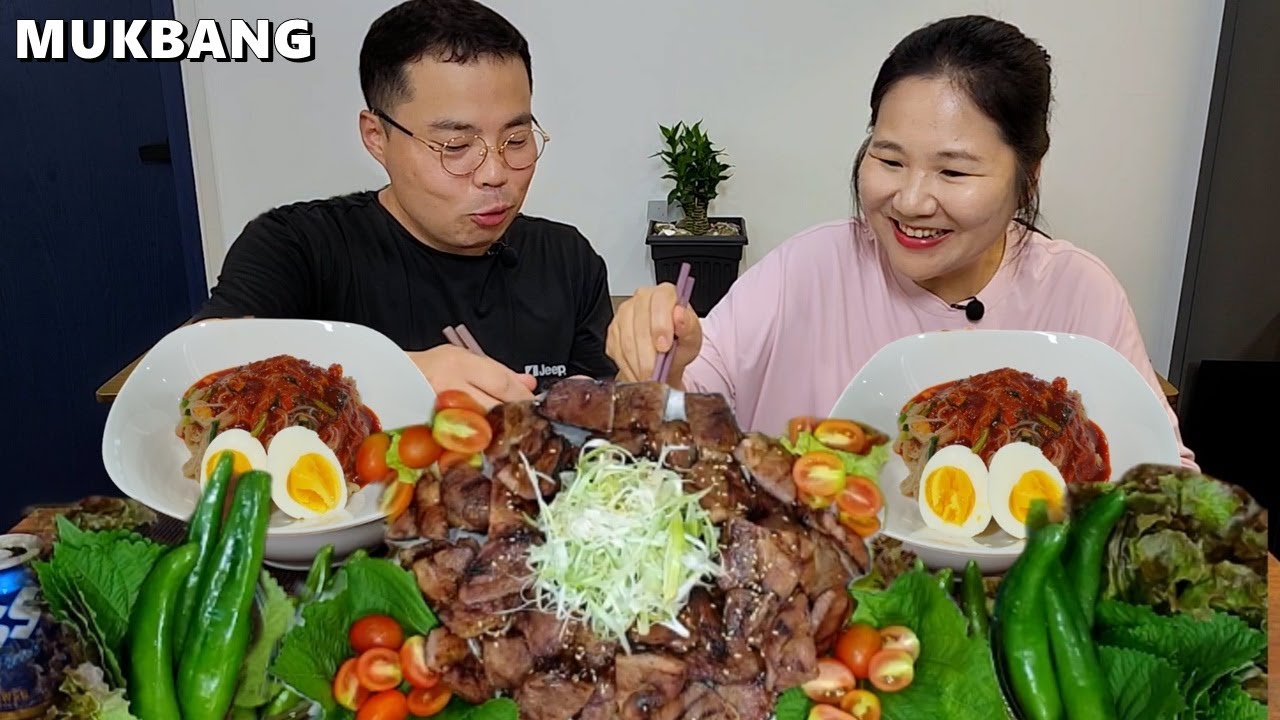 Приготовление корейского барбекю со свиной шейкой гальби на гриле ㅣBibim NaengmyeonㅣCooking&Mukbang