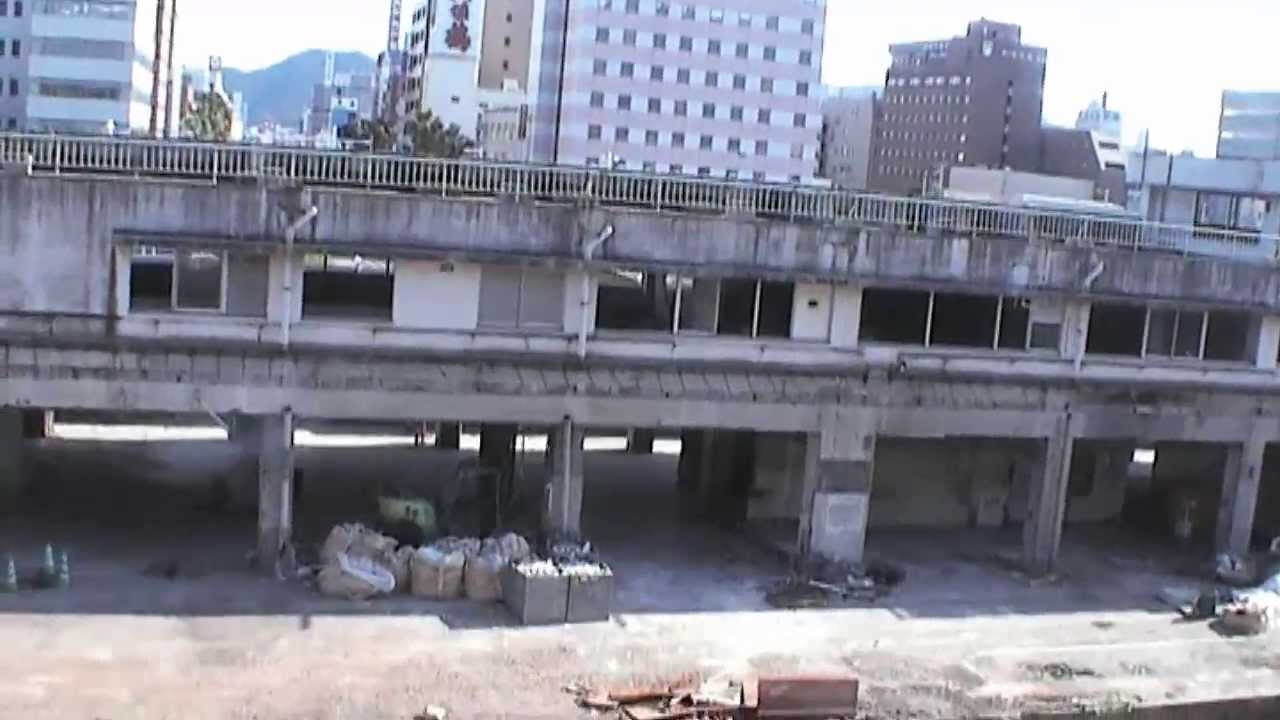 高架化されたJR高知駅の新ホームと旧ホーム