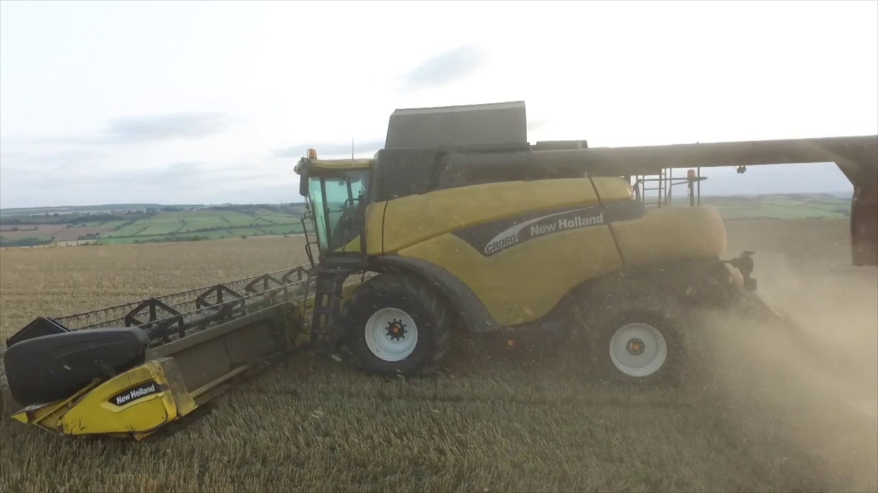 Combining at Burnhope with New Holland CR980