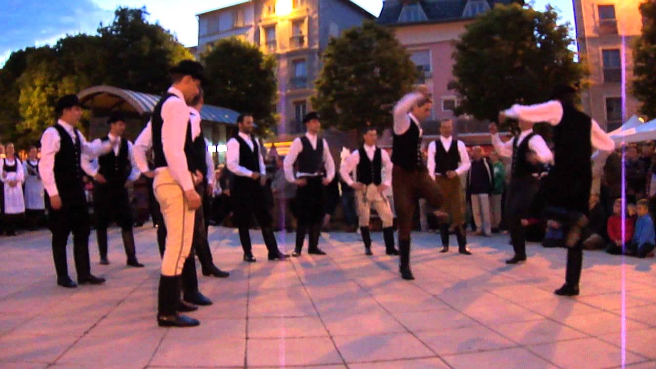 Interfolk 2011 au Puy en Velay   LA HONGRIE Ensemble de danses folklorique Bartina de la ville de SZEKSZARD  vidéo 05