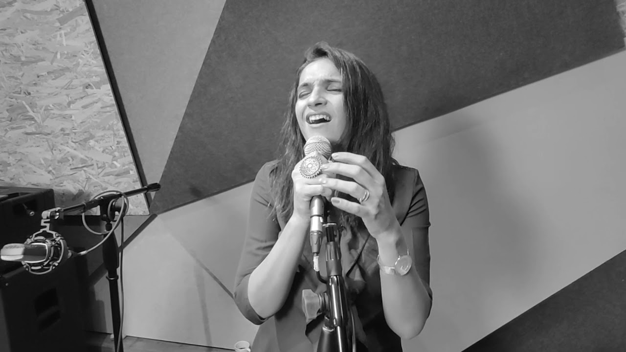 Can't help falling in love with you - Cover by Meenal Jain