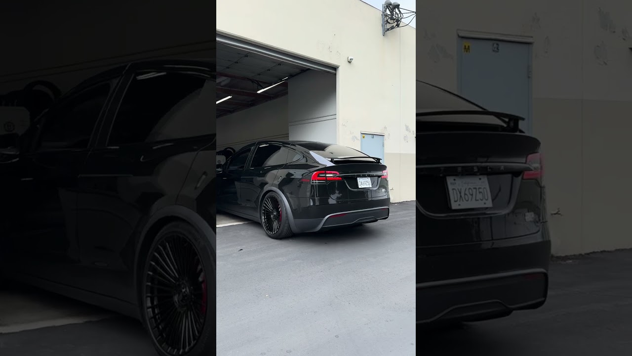 Tesla Model X Plaid with NEW 22