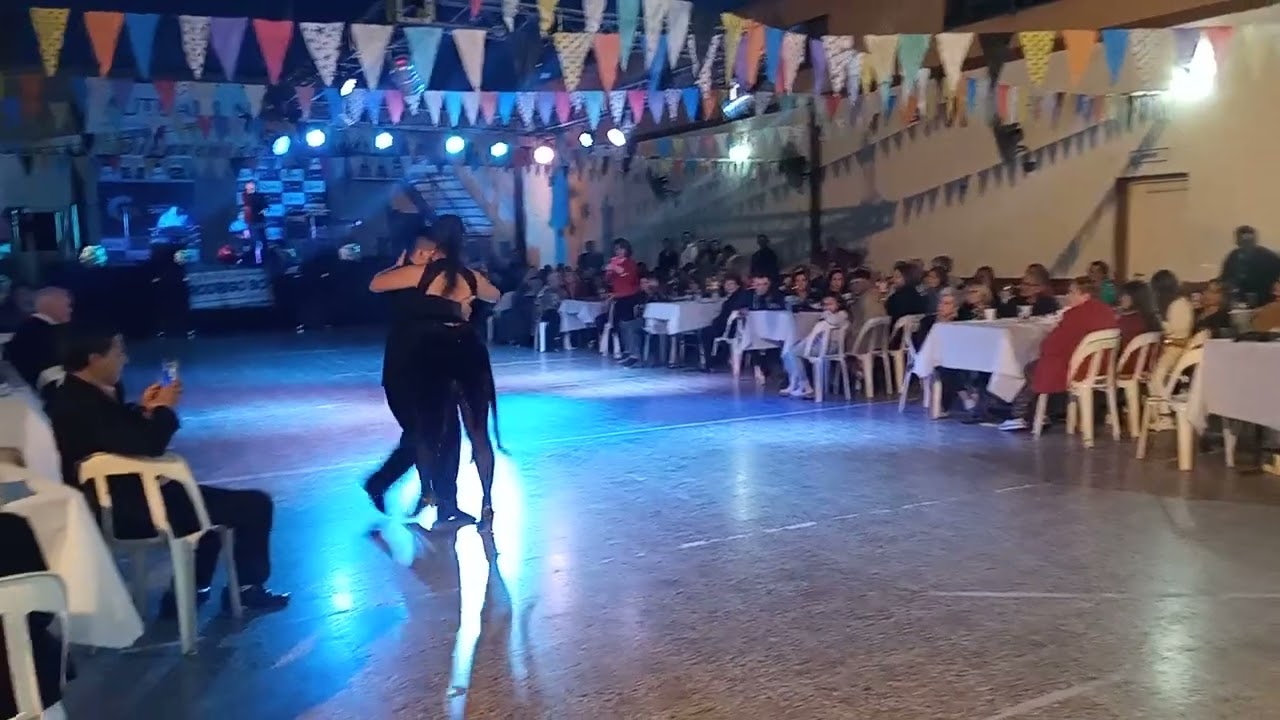 Carolina Jador & Jorge Ayala Caceres junto a Ariel Ivaldi 