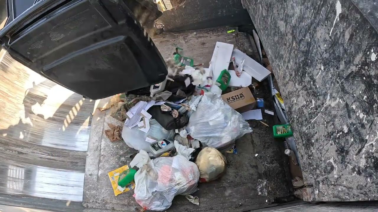 Garbage truck hopper POV: McNeilus ZR packing heavy Thursday trash!
