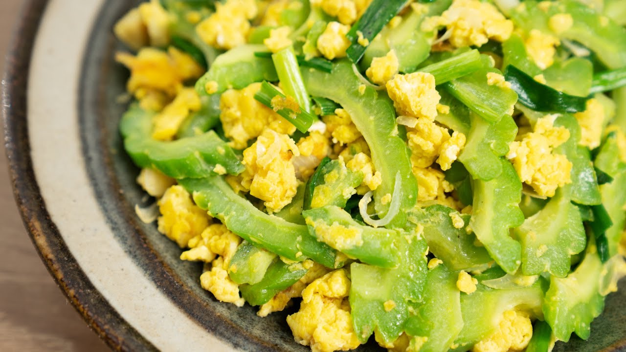 Hướng dẫn l&agrave;m m&oacute;n khổ qua x&agrave;o trứng ngon kh&ocirc;ng đắng | Cook b&eacute;o