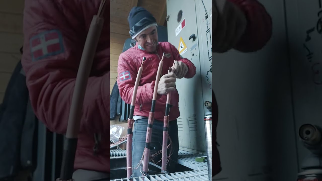Realizzazione  di terminali  per cabina elettrica  di media tensione 15000 Volt su cavi unipolari.