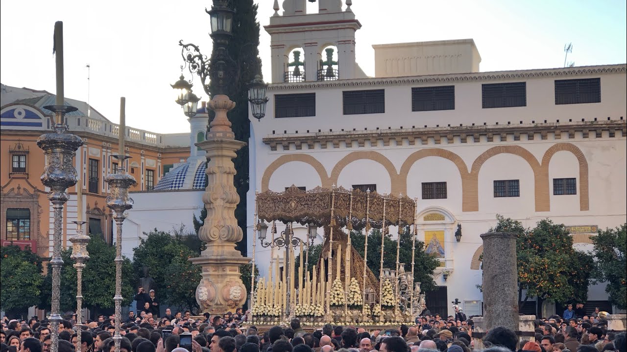 Regreso al Salvador de la Virgen del Socorro de la Hdad del Amor tras la Exposición “Fons Pietatis”