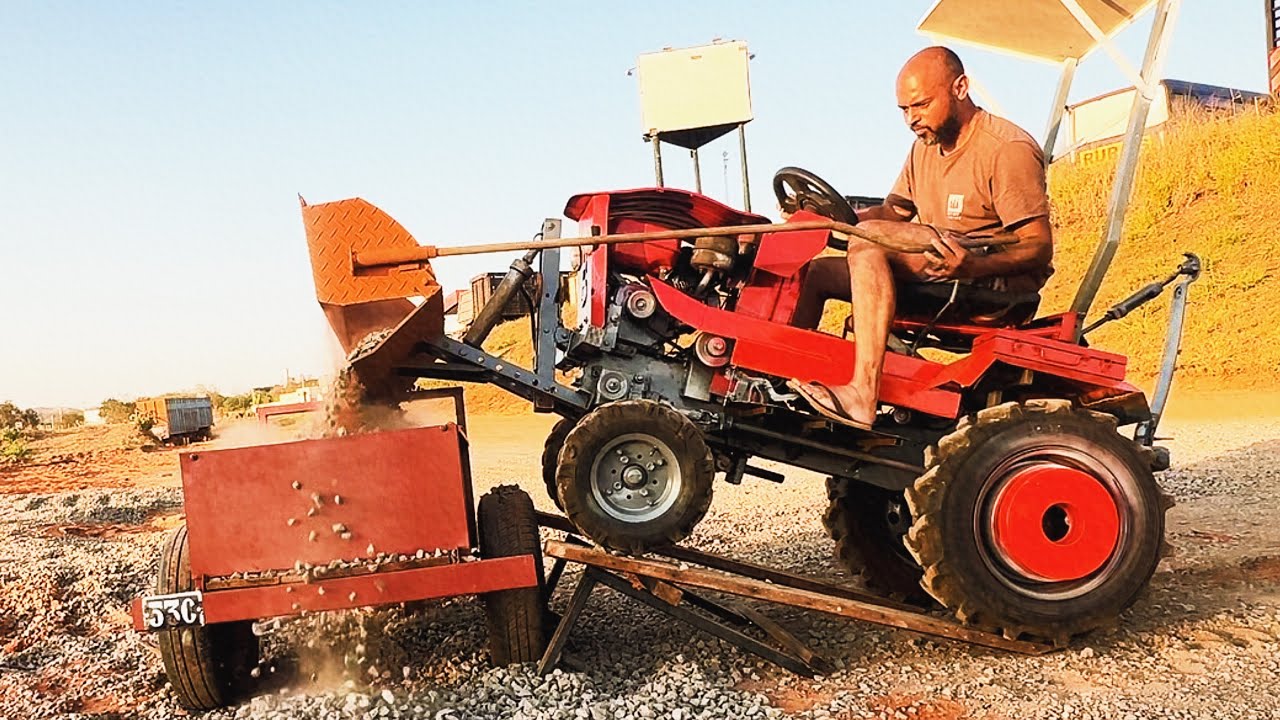 Carregando pedra com o mini trator!!
