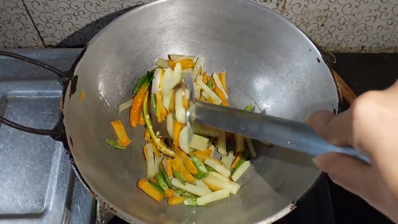এটা বানিয়ে রাখলে খুব কাজে লাগবে একবার বানান। 