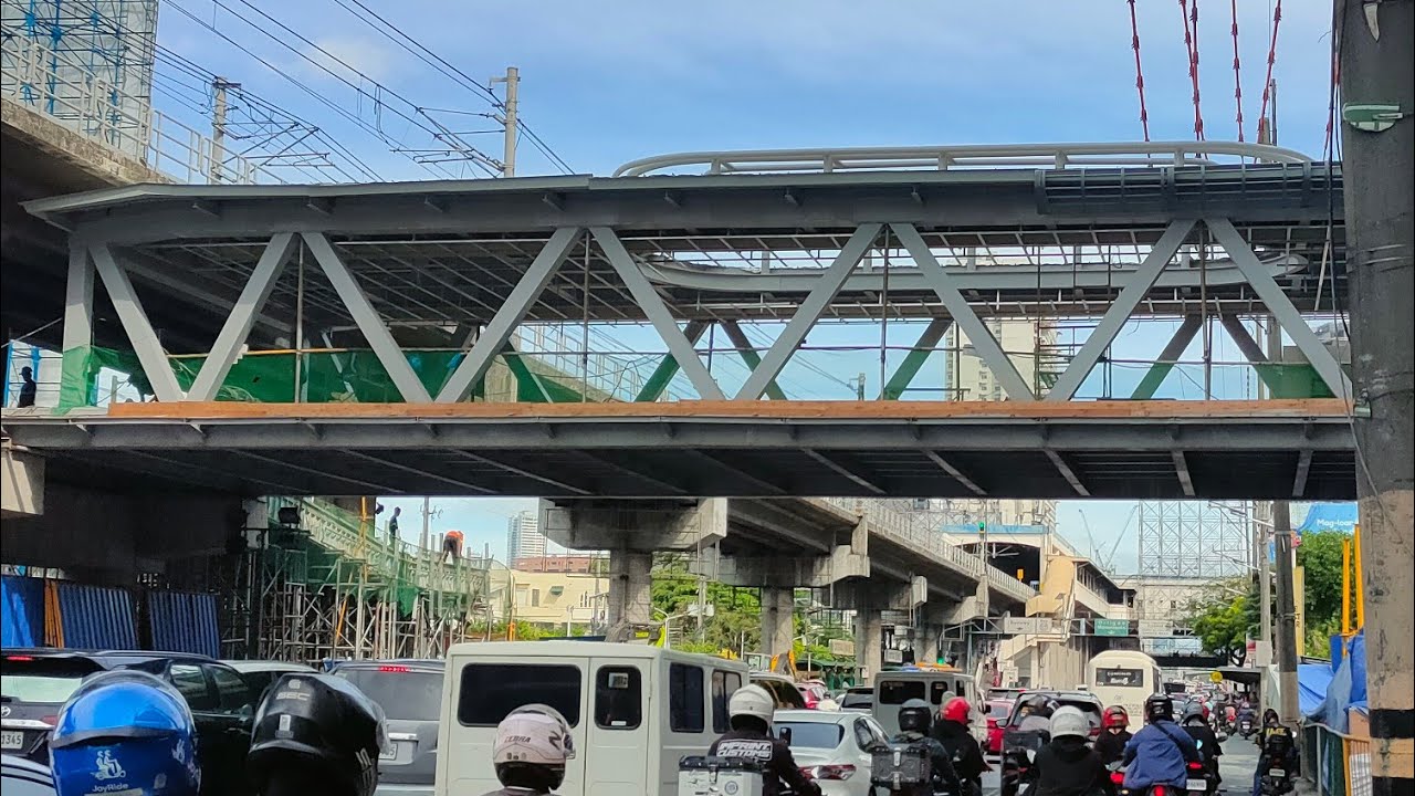 ALMOST READY NA ANG WORLD CLASS WALKWAYS!TWO NEW PEDESTRIAN WALKWAYS SA EDSA! MT KAMUNING SUMMIT!