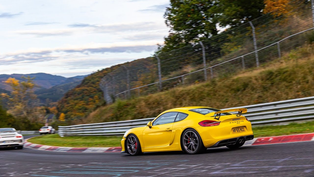 Porsche 981 GT4 trying to keep up with a 911 GT3, Nurburgring, Nordschleife 