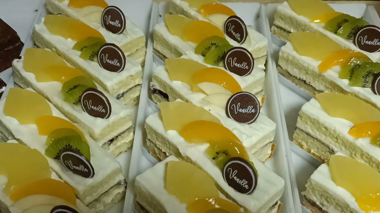 قطع جاتو كريمه بالفواكه طريقه احترافيه. وسهله 😍😍