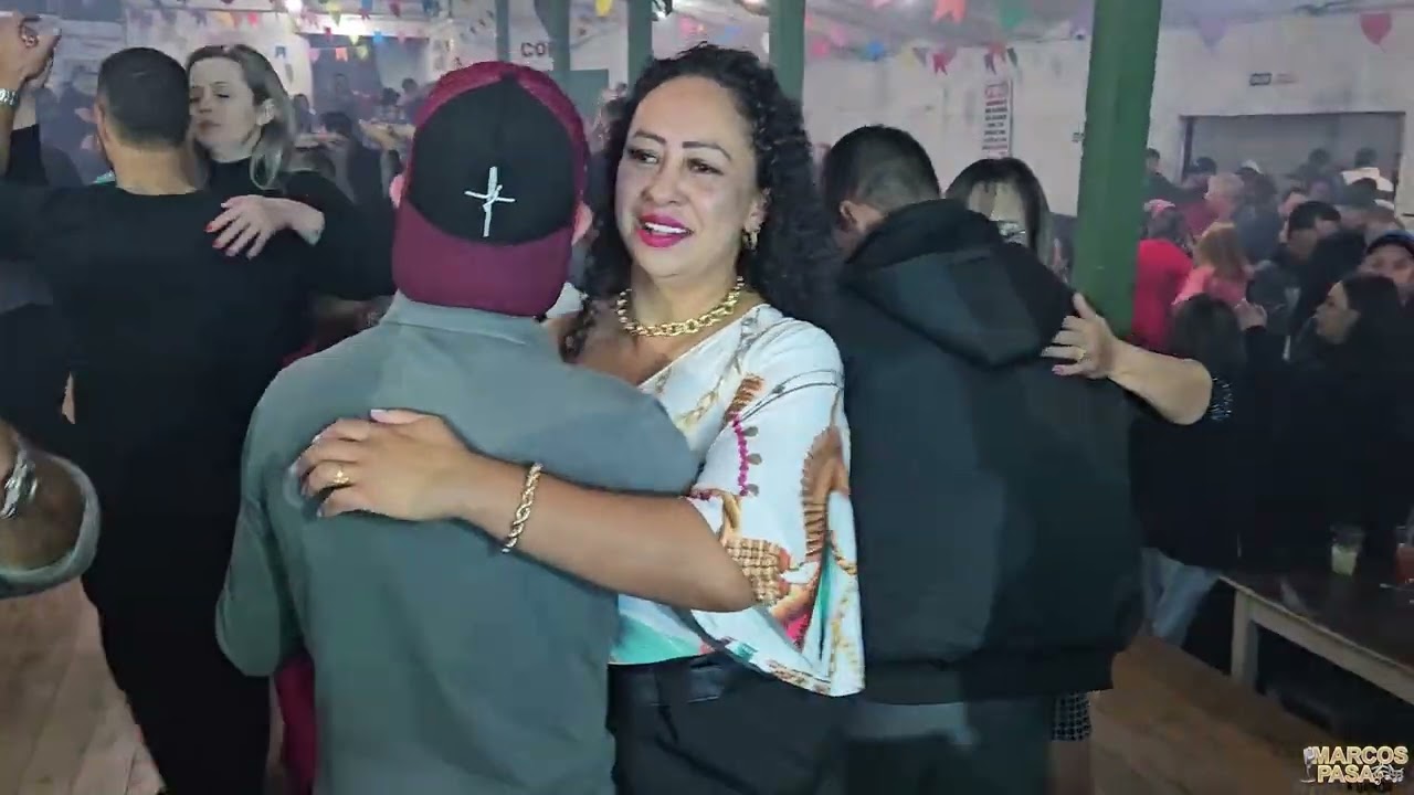 Essa Está Especial Demais Pra Dançar com Marcos Pasa No Forró em Pato Branco AO VIVO