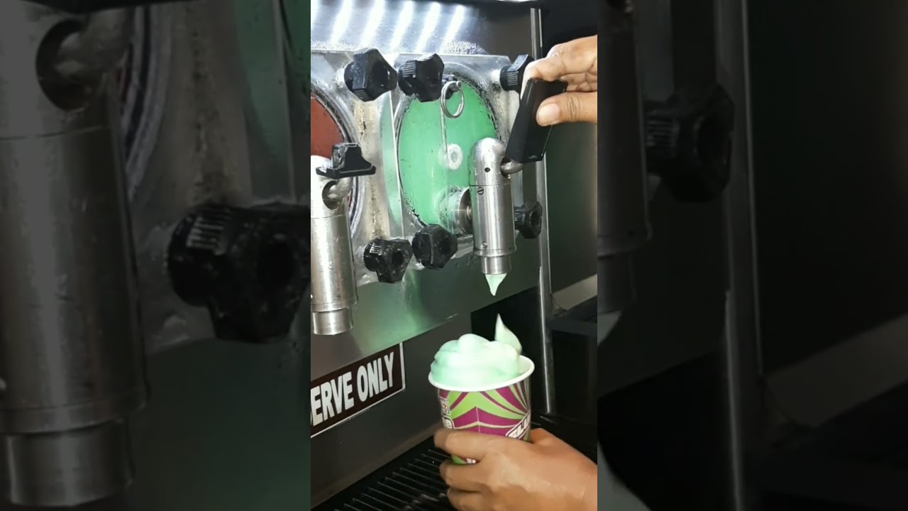 7 ELEVEN slurpee refreshing. #slurpee #7eleven #icedrink #shorts #ytshorts #short #yummy #shortsfeed