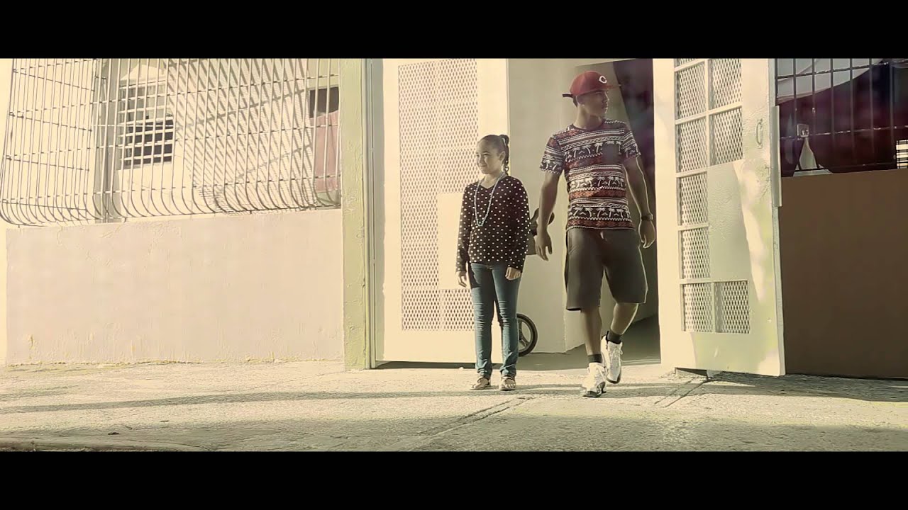 Aca La Melodia - La Calle Esta Mala - (Official Video)