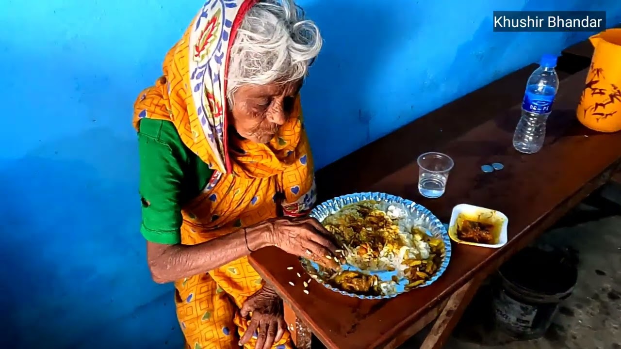 ভিক্ষা করে বলে, হোটেলে খেতে ঢুকতে দিলেন না | SupportHumanity | KhushirBhandar