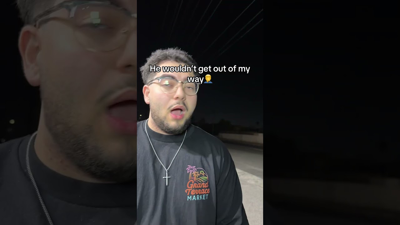 Сумасшедший пешеход бросил воду в мою машину