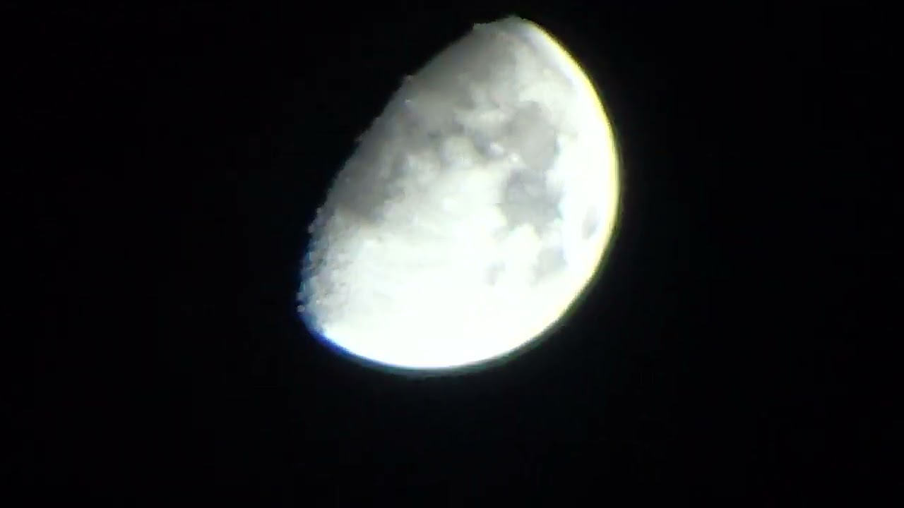The moon and is that Venus well I got it in the same frame shot 1/27/2026 8pm