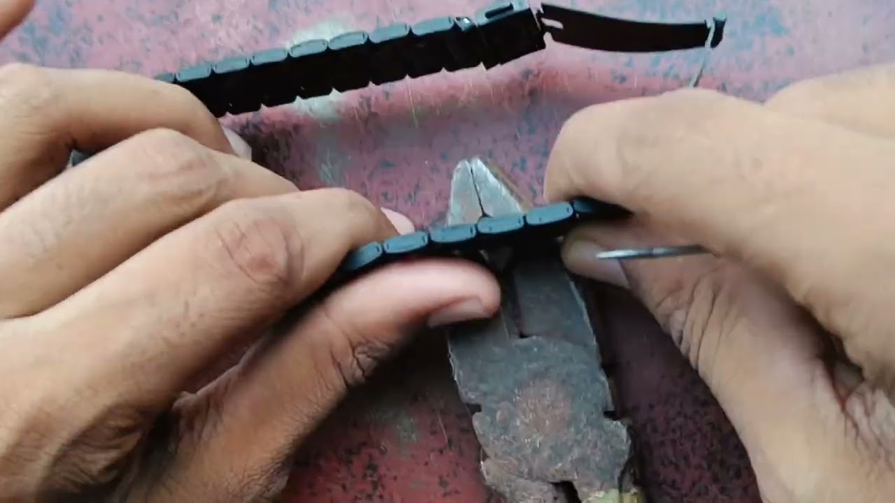 How to 🤔 Cutting watch Chain Simple steps चैन वाली घड़ी को छोटी कैसे करे ।। ⌚ #watchrepairar