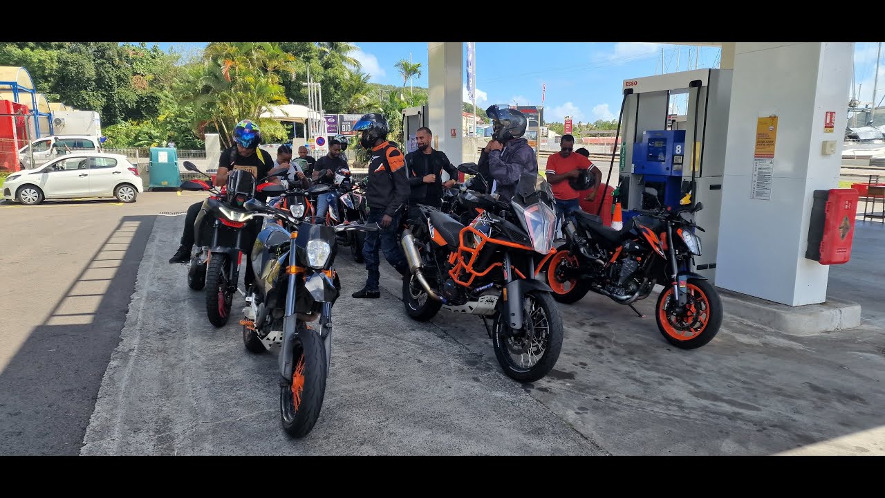 KTM 690 SMCR SUR LA ROUTE DU VERT-PRE - MARTINIQUE
