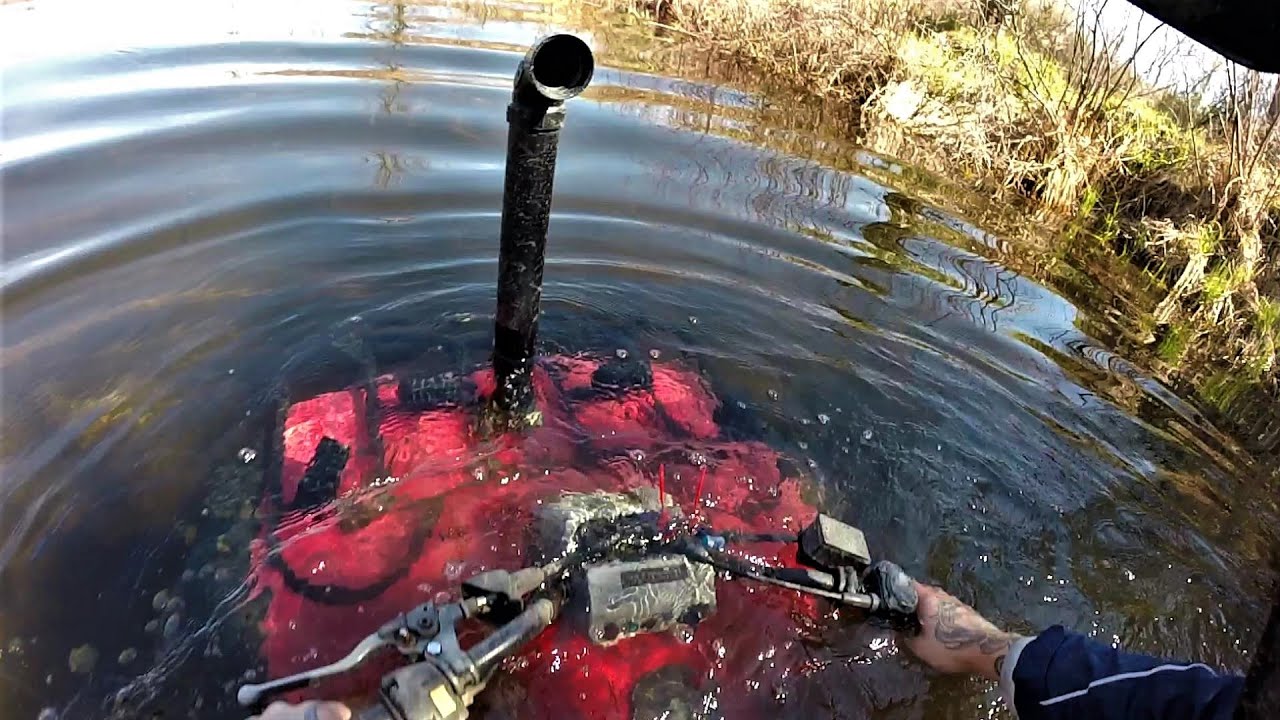 SUNK THE HONDA FOURTRAX 300 DIES UNDER WATER HONDA RUBICON ON 31s IN SWAMP