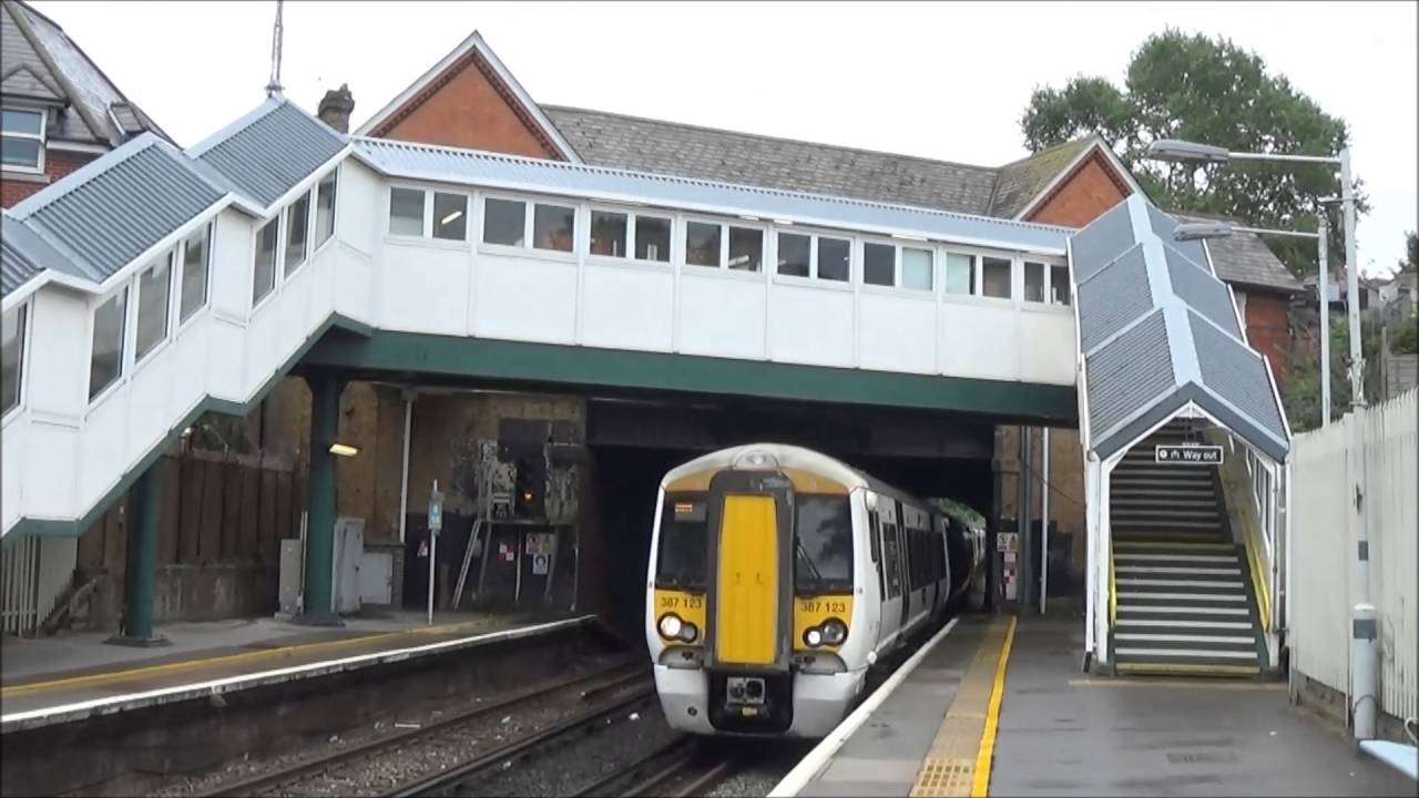 Trains at Gipsy Hill 01/08/2016